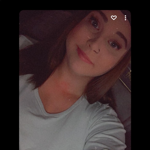 Meet your Posher, Danielle - Picture 1 of 1